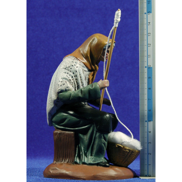 Hilandera 16 cm barro pintado Figuralia