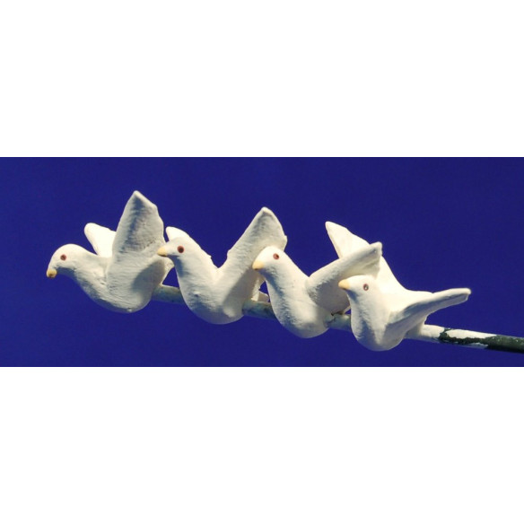 Conjunt quatre coloms blancs volen 9 cm fang pintat AB