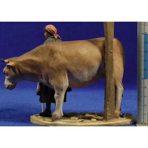 Popularwoman with cow 10 cm clay painted De Francesco