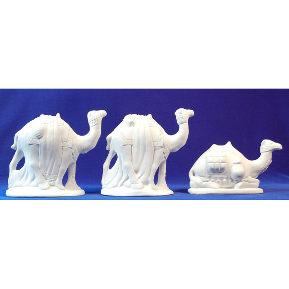 Non painted group of 3 camels 16 cm chalk