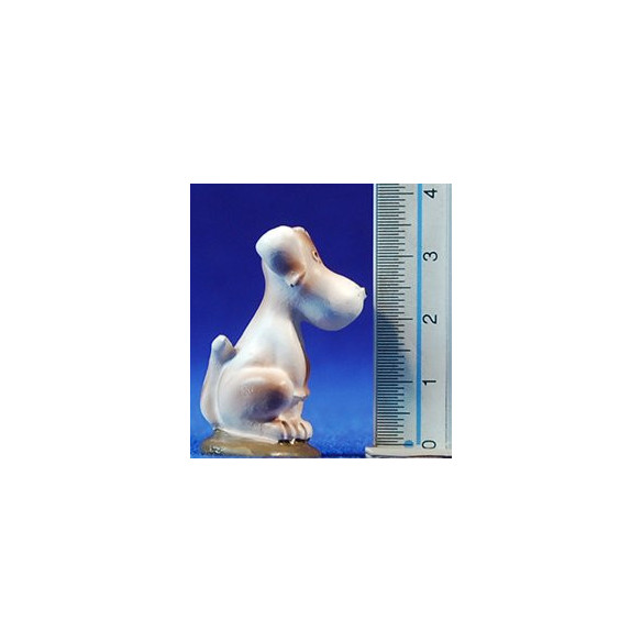 Dog 8 resin Pilarín