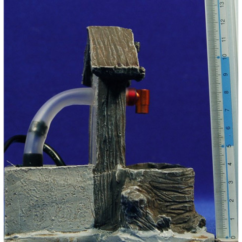 Fountain wood imitation 12x12x13 cm resin