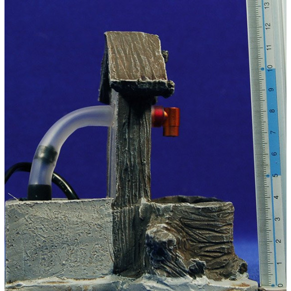 Fountain wood imitation 12x12x13 cm resin