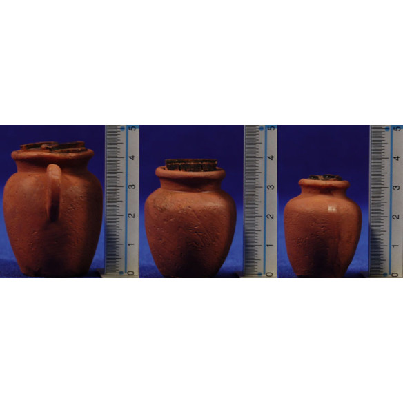 Group of 3 anphora with cover 3,5-4-4,5 cm resin