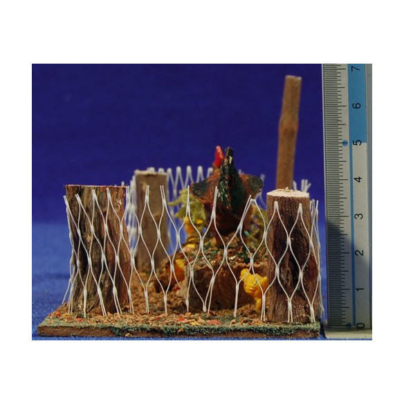 Barnyard hen and chicks 8 cm wood and plastic