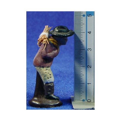 Pastor con leña 5 cm barro pintado Figuralia