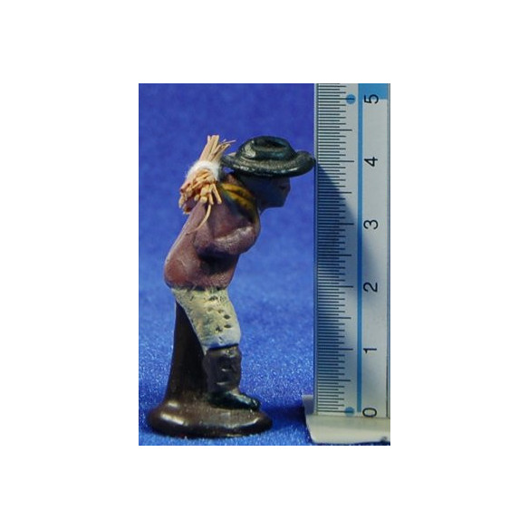 Pastor con leña 5 cm barro pintado Figuralia