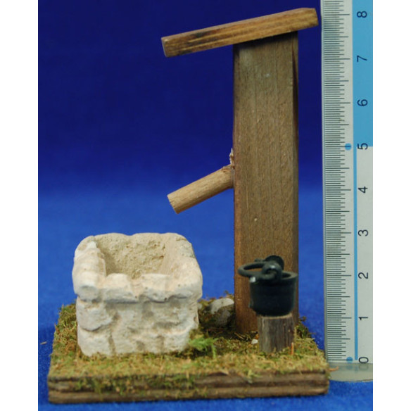 Fountain without water 8 cm wood and chalk