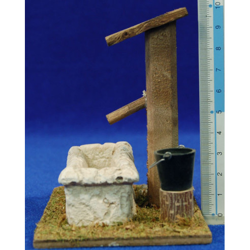 Fountain without water 10 cm wood and chalk