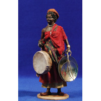 Pastora negra con tambor 18 cm barro y tela pintada Angela Tripi