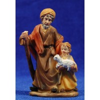 Pastor viejo con niño y cordero pequeño en brazos 9 cm resina